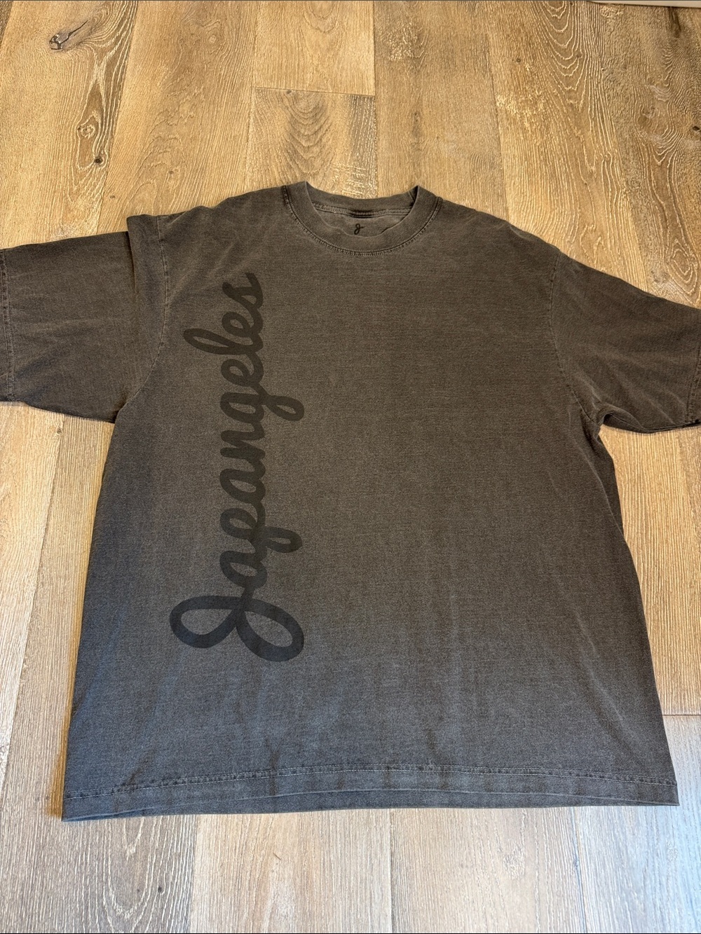 JAPANGELES Vertical 'Japangeles ' Script Tee - Charcoal Brown 0746